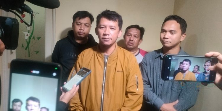 Ketua IJTI Gorontalo Melki Gani saat memberikan keterangan resminya, Senin (23/12/2024).(Foto Putra Gopos)