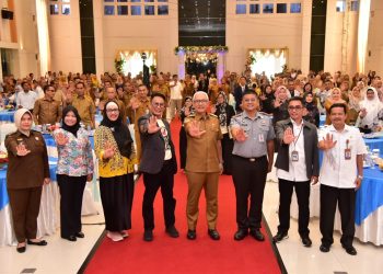 Pj. Gubernur Gorontalo Rudy Salahuddin membuka acara Balai Guru Penggerak (BGP) Provinsi Gorontalo yang bertemakan, “Pecegahan dan Penanganan Tindak Kekerasan di Satuan Pendidikan serta Pemberdayaan Guru BK” di Grand Palace Convention Centre Kota Gorontalo (Foto. Nova Kominfo Provinsi Gorontalo)