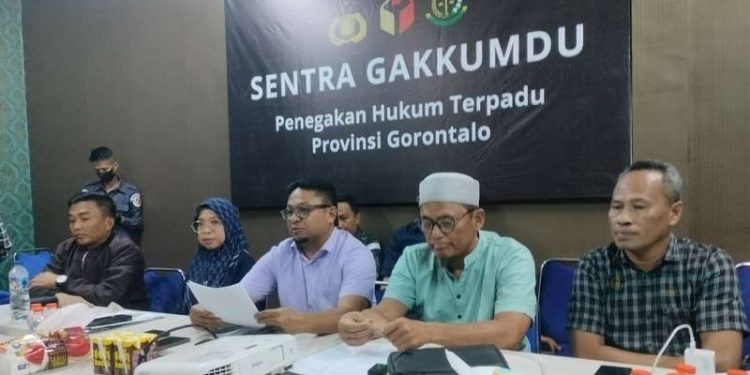 Ketua Bawaslu Provinsi Gorontalo, Idris Usuli dalam keterangan pers di Sentra Gakkumdu Provinsi Gorontalo, Selasa (10-12-2024).