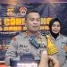 Kapolres Bone Bolango, AKBP Muhammad Alli (kiri) ditemani Wakapolres Bone Bolango, Kompol Karsum Ahmad (kanan) saat melaksanakan Konferensi pers. (Putra/Gopos)