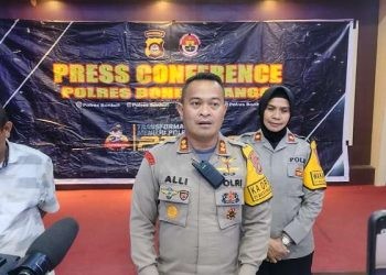 Kapolres Bone Bolango, AKBP Muhammad Alli saat konferensi pers, Selasa (17-12-2024).