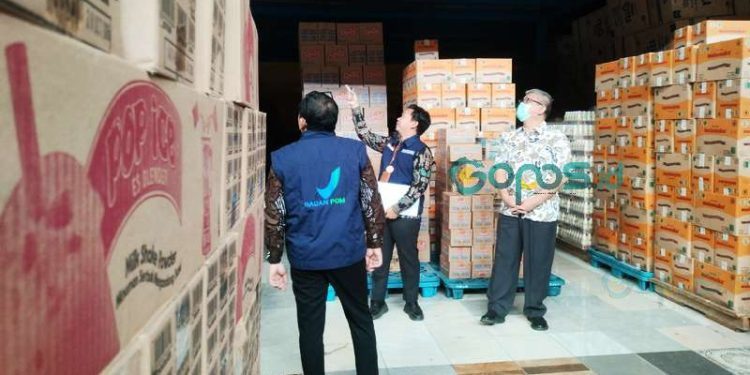 BPOM Gorontalo melaksanakan inspeksi Gudang Distributor makanan dan minuman di Kabupaten Gorontalo, Jumat (20-12-2024).