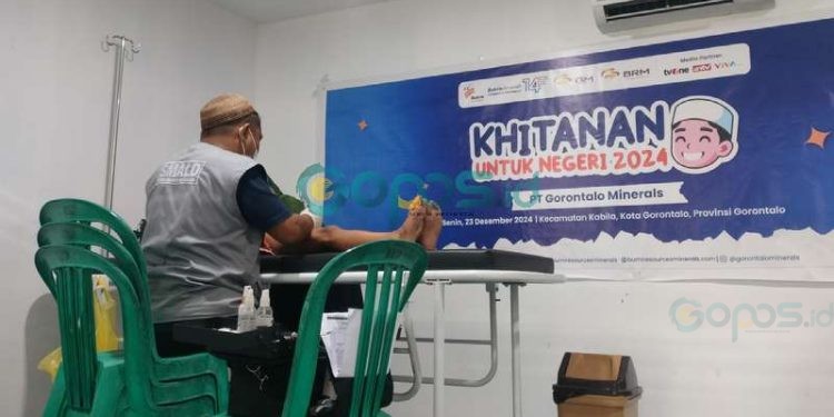 Bakrie Amanah bersama PT Gorontalo Mineral (GM) melaksanakan khitanan massal untuk 100 anak di Gorontalo.