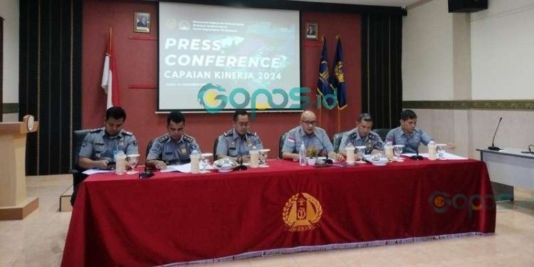 Kantor Imigrasi Kelas I TPI Gorontalo melaksanakan press release terkait capaiannya selama tahun 2024 di Kantor Imigrasi Gorontalo, Senin (30-12-2024).