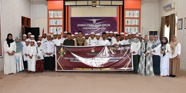 KPU Boalemo menggelar doa dan syukuran bersama anak yatim sebagai bentuk rasa syukur akan suksesnya penyelenggaraan Pilkada di Kabupaten Boalemo.(Foto KPU)