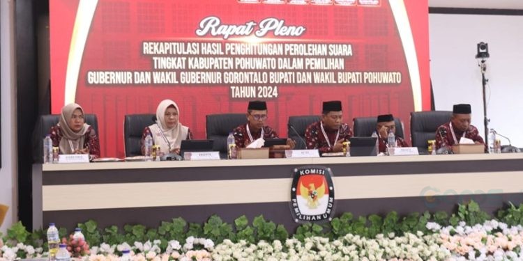 Pembukaan rekapitulasi hasil perhitungan suara Pilkada 2024, berlangsung di sekretariat KPU Pohuwato, Selasa (03/12/2024) (Foto Humas KPU Pohuwato)
