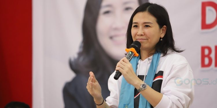 Wakil Menteri Pemberdayaan Perempuan dan Perlindungan Anak (KemenPPPA) Republik Indonesia, Veronica Tan saat melakukan kunjungan kerja di Desa Ayula Selatan, Kecamatan Bulango Selatan, Bone Bolango, Senin (9/12/2024). (Foto Adit/Prokopim)