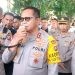 Kapolda Gorontalo Irjen Pol Pudji Prasetijanto Hadi saat menyambut aksi solidaritas para jurnalis di depan Polda Gorontalo, Selasa (24/12/2024).(Foto Putra Gopos)