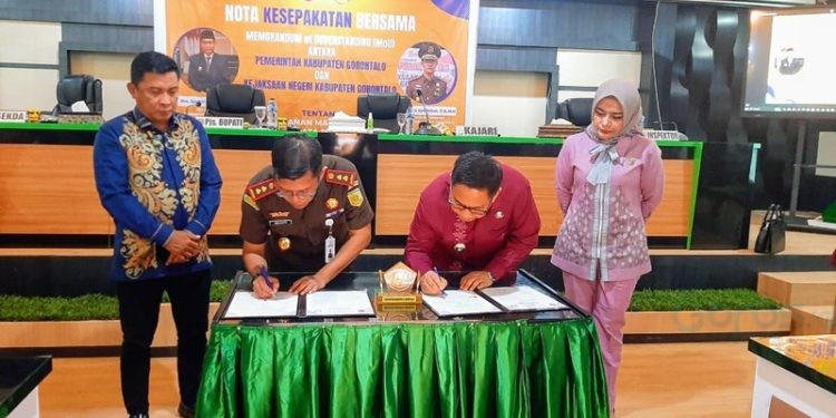 Pemkab Gorontalo menjalin kerja sama dengan Kejaksaan Negeri Kabupaten Gorontalo dalam bidang hukum perdata dan Tata Usaha Negara (TUN). (Foto Humas)