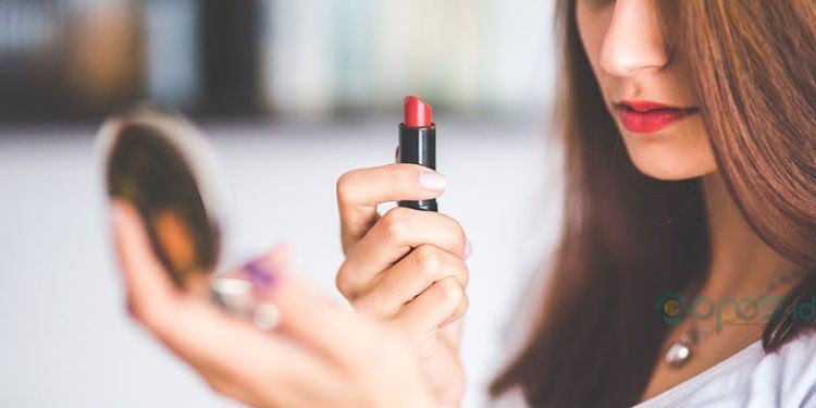 Ilustrasi Lipstik. (Gambar oleh Karolina Grabowska dari Pixabay)