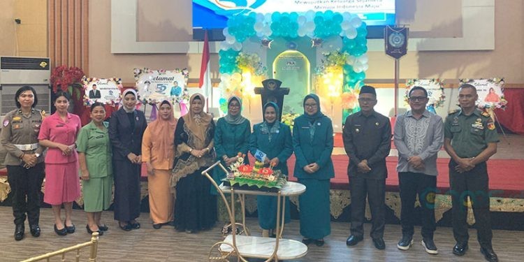 Foto bersama Ketua DPRD bersama Pimpinan Daerah serta Pengurus PKK di Rudis Walikota Gorontalo (Kamis/19/12/2024) (Rama/Gopos)