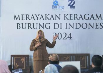 l Bupati Pohuwato, Suharsi Igirisa, memberikan sambutan pembuatan hari keberagaman Burung Indonesia, berlangsung di Pondok Burung Indonesia, Senin (09/13/2024) (Iwan Karim)