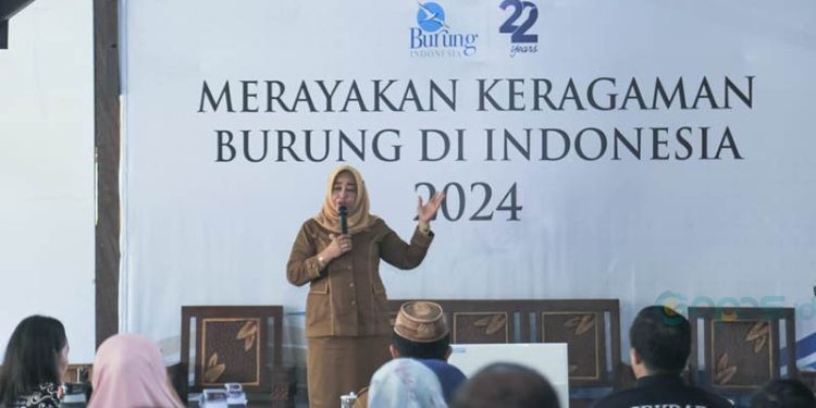 l Bupati Pohuwato, Suharsi Igirisa, memberikan sambutan pembuatan hari keberagaman Burung Indonesia, berlangsung di Pondok Burung Indonesia, Senin (09/13/2024) (Iwan Karim)