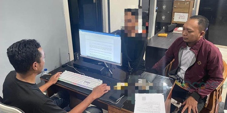 Tersangka penikaman FL alias Agil menjalani pemeriksaan oleh Satuan Reskrim Polresta Gorontalo Kota