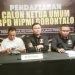 Ketua SC (Streering Committee) Musda ke VII BPD HIPMI Gorontalo, Nurbadri Pakaya bersama anggota SC ketika membacakan surat keputusan penetapan calon Ketua Umum BPD HIPMI Gorontalo