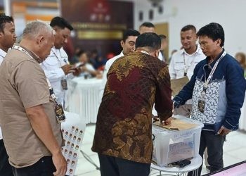 Bawaslu Pohuwato awasi rekapitulasi hasil pilkada 2024, berlangsung di gedung KPU Pohuwato, Selasa (03/12/2024) malam (Humas Bawaslu)
