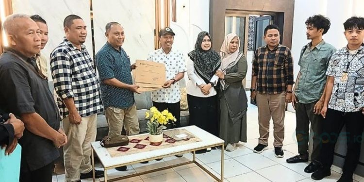 Bawaslu Pohuwato mengawal pergeseran logistik formulir D, hasil rekapitulasi pilkada 2024, Rabu (04/13/2024) malam (Foto Bawaslu)