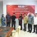 Beasiswa diberikan secara simbolis oleh PT IMIP kepada enam mahasiswa Fakultas Teknik UNG, Sabtu (21/12/2024).(Foto UNG)