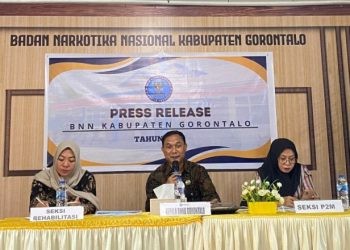 Kepala BNN Kabupaten Gorontalo, Abdul Karim Engahu (tengah). (Foto:Abin/Gopos)