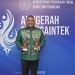 Rektor UNG Eduart Wolok usai menerima penghargaan Gold Winner dan Silver Winner pada Anugrah Diktisaintik 2024.(Foto UNG)