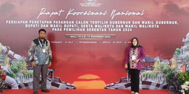 Ketua Divisi Teknis KPU Boalemo Meks Lagibu dan Ketua Divisi Hukum Febriani Biya saat menghadiri Rakornas Persiapan dan Tentatif Pelaksanaan Penetapan Calon Bupati dan Wakil Bupati Terpilih pada Pilkada 2024 di Bali.(foto KPU)