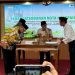 Rektor UNG yang mewakili MRPTNI Eduart Wolok melakukan penandatanganan MoU bersama Menko PMK terkait implementasi program makan siang bergizi.(Foto UNG)