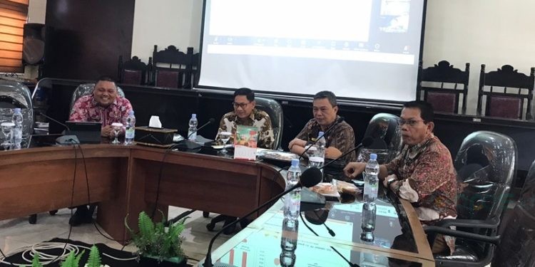 Papat koordinasi tentang pengendalian inflasi yang dipimpin langsung Pjs Bupati Gorontalo Syukri Botutihe.(Foto Tiwi)