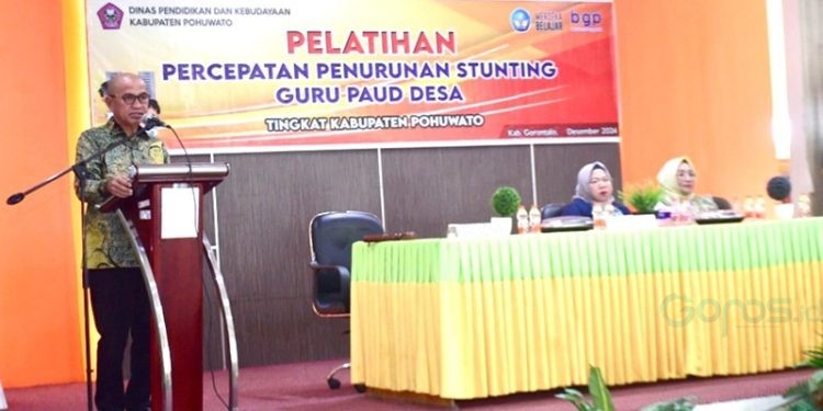 Bupati Pohuwato, Saipul Mbuinga, memberikan sambutan pelatihan percepatan penurunan stunting guru PAUD desa, berlangsung di aula Huyula Ambu, Balai Guru Penggerak Provinsi Gorontalo, Selasa, (03/12/2024) (Foto Iwan Karim)