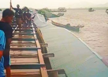 Jembatan kayu Torosiaje roboh akibat angin kencang, Minggu (22/12/2024) (Yusuf/Gopos)