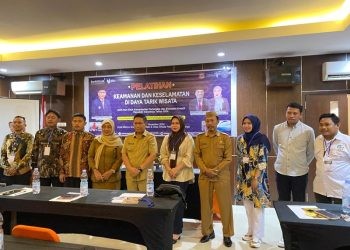 Pjs Bupati Gorontalo, Syukri Botutihe bersama jajaran Dinas Kepemudaan, Olahraga Dan Pariwisata. (Foto Humas)
