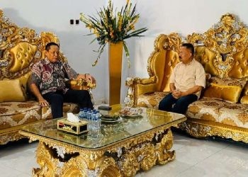 Gusnar Ismail saat bertemu Ketua DPRD Provinsi Gorontalo, Thomas Mopili di Rumah Dinas Ketua DPRD Provinsi Gorontalo, Jumat (3-1-2024). (Istimewa)