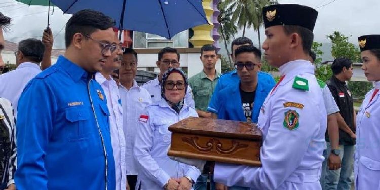 Komite Nasional Pemuda Indonesia (KNPI) Kota Gorontalo turut menyambut kirab bendera pusaka memperingati hari patriotik Gorontalo 23 Januari (22/1/2024).
