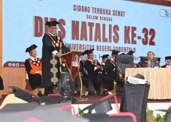 Rektor UNG Eduart Wolok saat menjabarkan pencapaian UNG (Foto UNG)