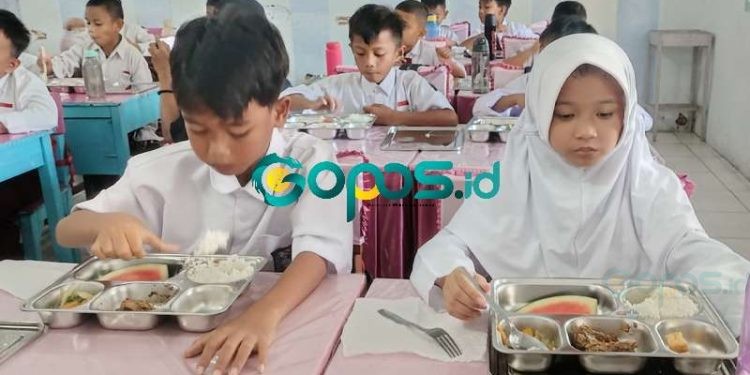 Pemerintah resmi melaksanakan Program Makan Bergizi Gratis (MBG) di Provinsi Gorontalo. 