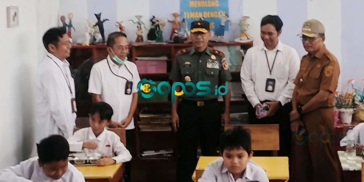 Pj Walikota Gorontalo, Ismail Madjid memastikan program Makan Bergizi Gratis (MBG) di Kota Gorontalo bejalan lancar.
