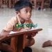 Suleman Datau saat melaksanakan belajar mengajar di SDN 1 Bone Raya. (Putra/Gopos)