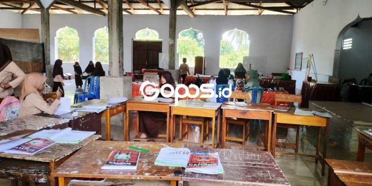 SDN 1 Bone Raya salah satu sekolah di Bone Bolango yang kondisinya sangat memperihatinkan.