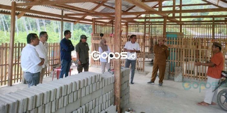Anggota DPRD Dapil Tapa-Bulango kembali melaksanakan Reses guna menyerap sejumlah aspirasi masyarakat. Pelaksanaan Reses kali ini dilaksanakan di Kecamatan Bulango Ulu, Kabupaten Bone Bolango, Senin (13-1-2025).