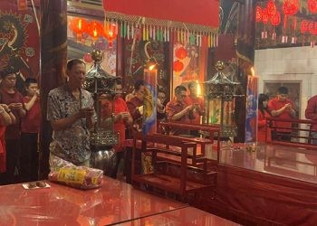 Masyarakat Tianghoa di Gorontalo melaksanakan doa menyambut Tahun Baru Imlek 2576 di Klenteng Tulus Harapan Kita