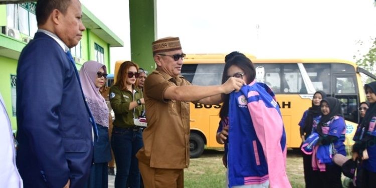 Saipul Lepas 168 Mahasiswa Unipo Ikut KKN di Taluditi