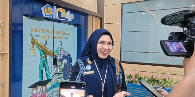 Kepala KPP Pratama Gorontalo, Primadona Harahap ketika dikonfirmasi seputar penipuan yang mengatasnamakan pegawai pajak, Jumat siang (17/1/2025). (Foto Putra/Gopos)
