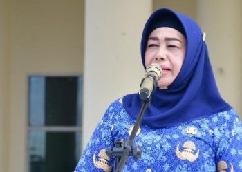 Wakil Bupati Pohuwato, Suharsi Igirisa, saat memimpin apel kerja Korpri Pohuwato, berlangsung di halaman kantor sementara Bupati Pohuwato, Jumat (17/1/2025) (Foto Iwan Karim)