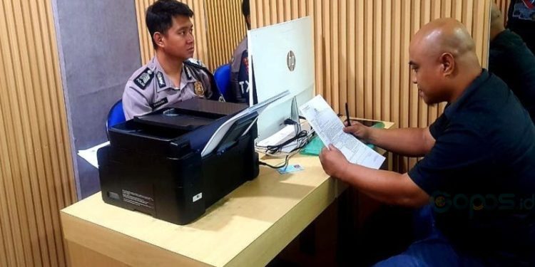 Tim kuasa hukum pasangan calon bupati terpilih Roni Imran dan Ramdhan Mapaliey resmi mempolisikan rival-nya pasangan calon nomor urut dua Thariq Modanggu dan Nurjana Hasan Yusuf. Tim kuasa hukum melaporkan dugaan pelanggaran tersebut di Polda Metro Jaya Jakarta. (ANTARA/HO-dok.tim hukum pasangan calon Roni-Ramdhan)