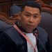 Kuasa hukum KPU Kota Gorontalo, Yakop A Mahmud, didampingi Anggota KPU kota Gorontalo, Ramli Ondang, memberikan jawaban di MK