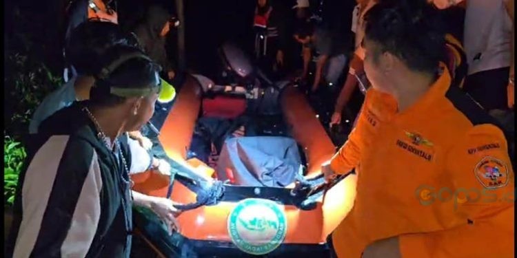 Proses Evakuasi Korban Hilang Tenggelam saat memancing di Danau Limboto. (Foto Istimewa)