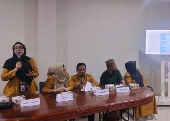 Kepala KUI/Tim Kebijakan Ayu Anastasya didampingi Rektor UBM Gorontalo Titin Dunggio dan Ketua Yayasan Azis Rachman saat jumpa pers di kantor UBM Gorontalo, Senin (20/1/2025).(Foto Putra Gopos)