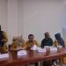 Kepala KUI/Tim Kebijakan Ayu Anastasya didampingi Rektor UBM Gorontalo Titin Dunggio dan Ketua Yayasan Azis Rachman saat jumpa pers di kantor UBM Gorontalo, Senin (20/1/2025).(Foto Putra Gopos)