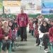 Rektor UNG Prof Eduart Wolok bersama mahasiswa UNG.(Foto dok)