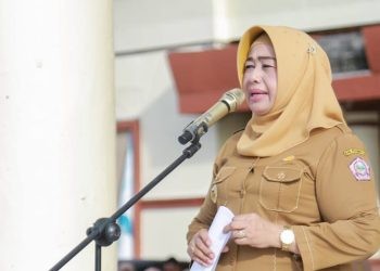 Wakil Bupati Pohuwato, Suharsi Igirisa, memimpin apel kerja awal tahun 2025, berlangsung di kantor bersama Pohuwato, Senin (6/1/2025) (Foto Iwan Karim)