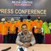 Kabid Humas Polda Gorontalo Kombes Pol Desmont Harjendro AP saat konferensi pers terkait kasus pencabulan anak di bawah umur yang dilakukan oleh 19 orang, Kamis (30/1/2025).(Foto Arif Gopos)